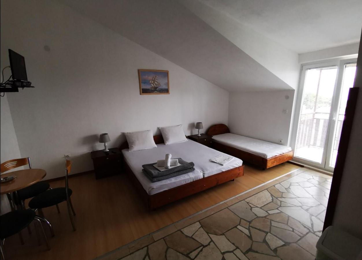 Apartments Plazibat Škrip Eksteriør billede
